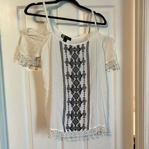 Cute strappy blouse. Can be dressed up or down